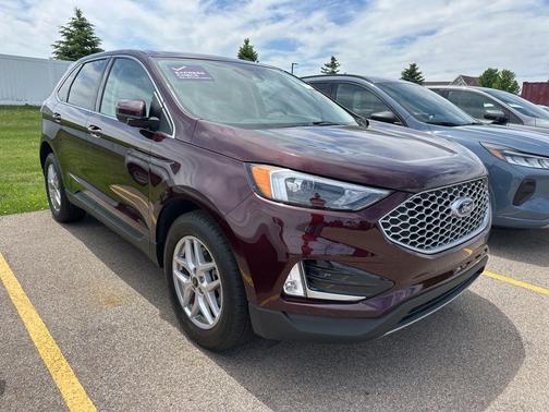 Burgundy Velvet Metallic Tinted Clearcoat 2024 Ford Edge SEL