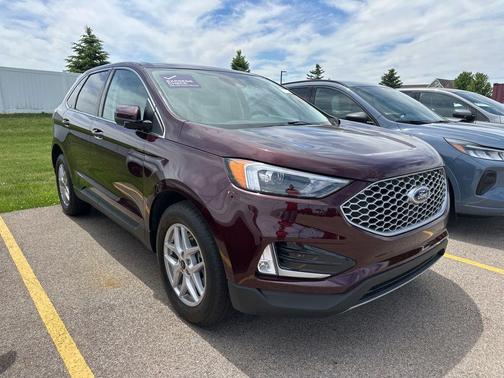 Burgundy Velvet Metallic Tinted Clearcoat 2024 Ford Edge SEL