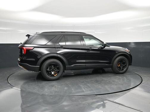 Agate Black Metallic 2026 Ford Explorer Tremor
