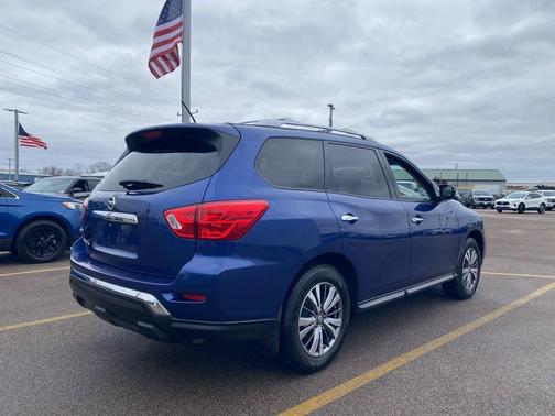 2018 Nissan Pathfinder S