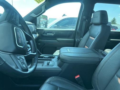 Summit White 2025 GMC Sierra 2500 AT4