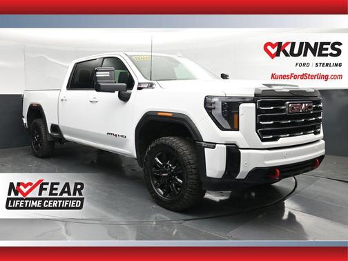 Summit White 2025 GMC Sierra 2500 AT4
