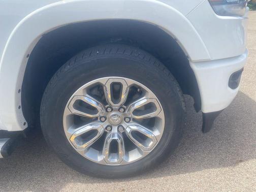 Bright White Clearcoat 2022 RAM 1500 Laramie