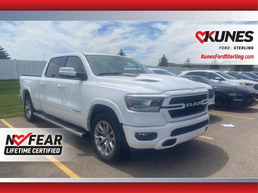 Bright White Clearcoat 2022 RAM 1500 Laramie