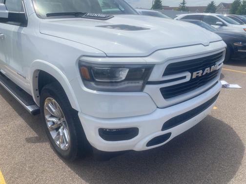 Bright White Clearcoat 2022 RAM 1500 Laramie