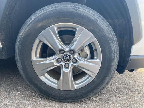 Ice 2024 Toyota RAV4 XLE