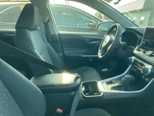 Ice 2024 Toyota RAV4 XLE