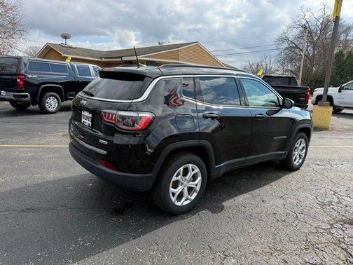 Diamond Black Crystal Pearlcoat 2024 Jeep Compass Latitude