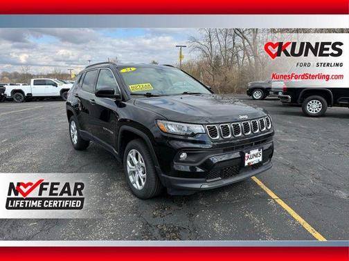 Diamond Black Crystal Pearlcoat 2024 Jeep Compass Latitude