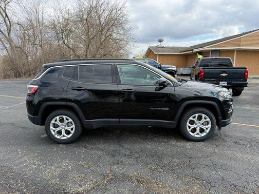 Diamond Black Crystal Pearlcoat 2024 Jeep Compass Latitude