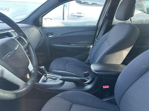 2013 Chrysler 200 Touring