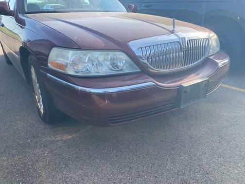 Autumn Red Clearcoat Metallic 2003 Lincoln Town Car Signature