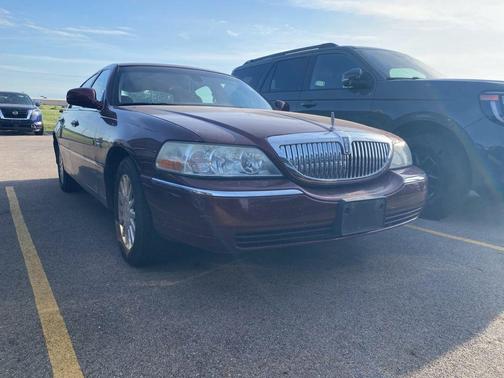 Autumn Red Clearcoat Metallic 2003 Lincoln Town Car Signature