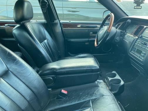 Autumn Red Clearcoat Metallic 2003 Lincoln Town Car Signature