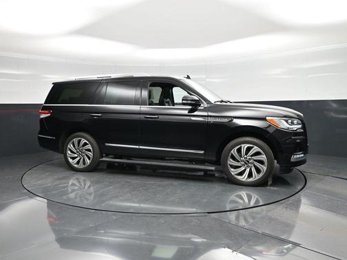 Black Metallic 2022 Lincoln Navigator Reserve
