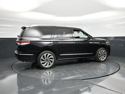 Black Metallic 2022 Lincoln Navigator Reserve