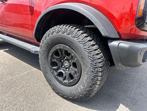 Hot Pepper Red Metallic Tinted Clearcoat 2023 Ford Bronco Wildtrak