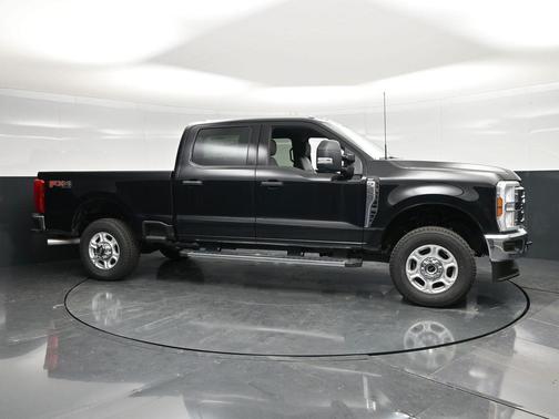 Agate Black Metallic 2026 Ford F-250 XLT