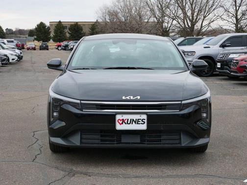 Aurora Black Pearl 2025 Kia K4 LXS
