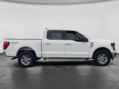 Oxford White 2025 Ford F-150 XLT