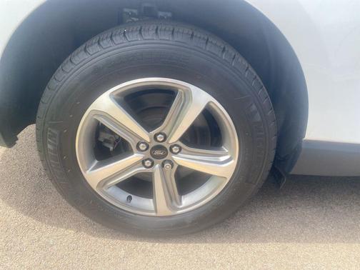 Oxford White 2024 Ford Edge SEL