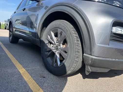 Carbonized Gray Metallic 2022 Ford Explorer XLT