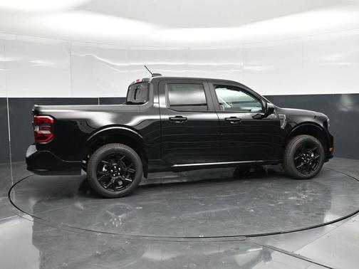 Shadow Black 2026 Ford Maverick Lobo