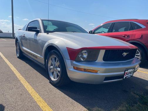 2005 Ford Mustang Deluxe