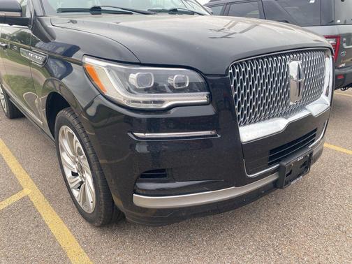 Black Metallic 2024 Lincoln Navigator Premiere