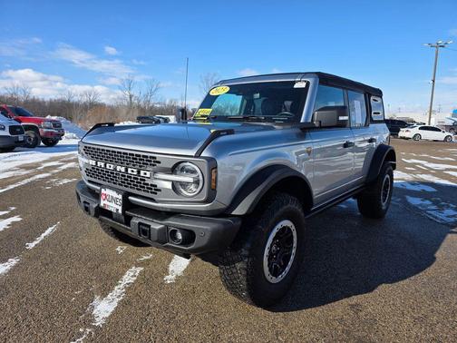 Iconic Silver Metallic 2023 Ford Bronco Badlands
