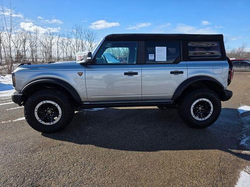 Iconic Silver Metallic 2023 Ford Bronco Badlands