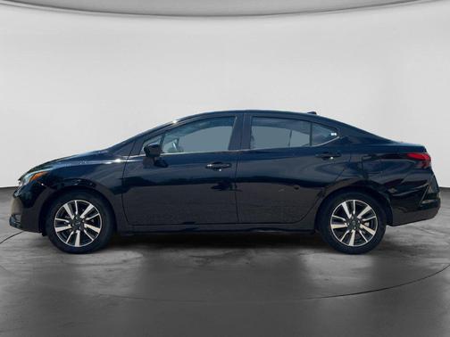Super Black Metallic 2025 Nissan Versa 1.6 SV