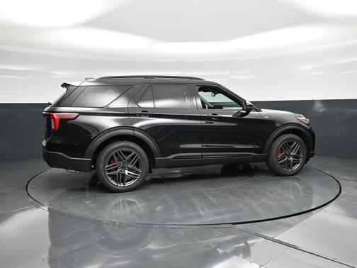 Black Metallic 2026 Ford Explorer ST-Line