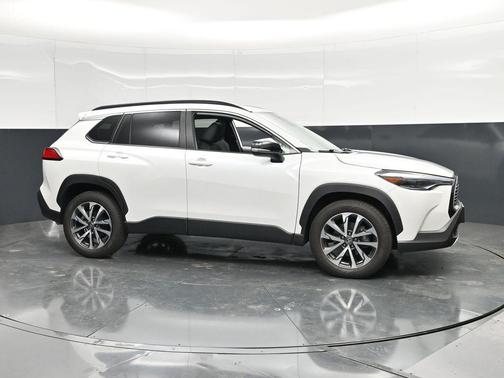 Pearl 2025 Toyota Corolla Cross XLE