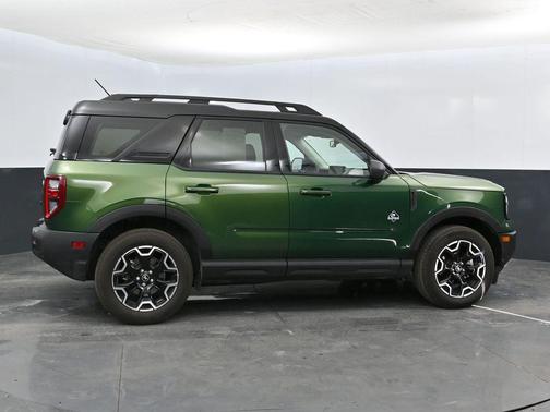 Eruption Green Metallic 2025 Ford Bronco Sport Outer Banks