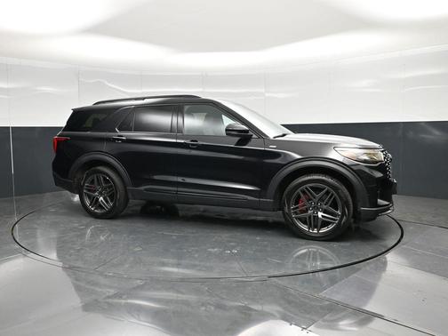 Black Metallic 2025 Ford Explorer ST-Line