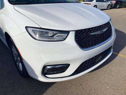 Bright White Clearcoat 2024 Chrysler Pacifica Touring L