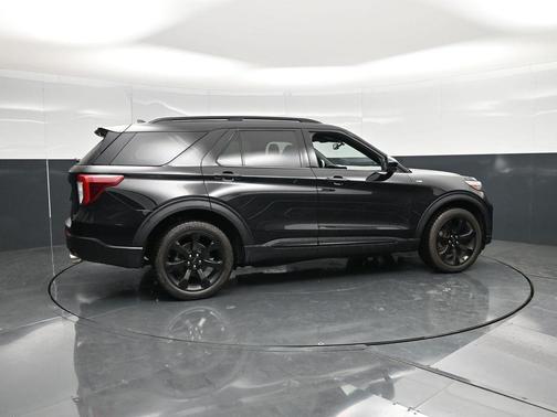 Agate Black Metallic 2023 Ford Explorer ST-Line