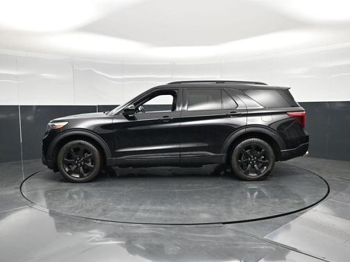 Agate Black Metallic 2023 Ford Explorer ST-Line