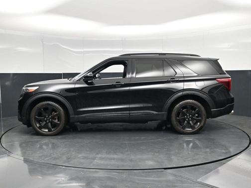 Agate Black Metallic 2023 Ford Explorer ST-Line