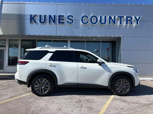 2024 Nissan Pathfinder SL