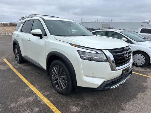 2024 Nissan Pathfinder SL