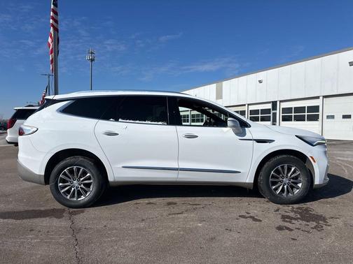 2022 Buick Enclave Essence