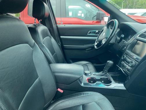 Bronze 2016 Ford Explorer XLT