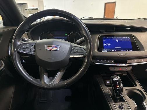 2023 Cadillac XT4 Premium Luxury