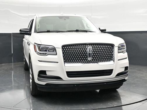 Pristine White Metallic Tri-Coat 2024 Lincoln Navigator Premiere