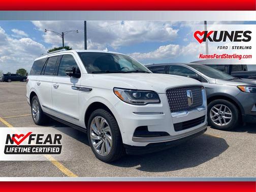 White Metallic 2024 Lincoln Navigator Premiere