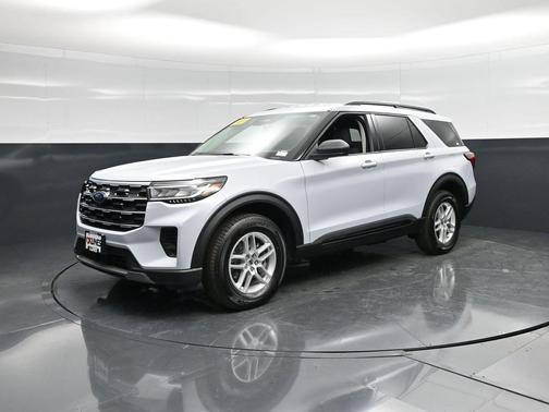 White Metallic 2026 Ford Explorer Active