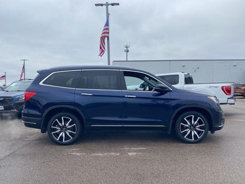 2022 Honda Pilot Touring 8-Passenger