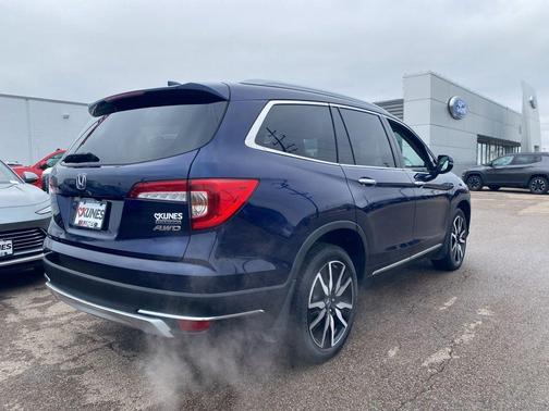 2022 Honda Pilot Touring 8-Passenger
